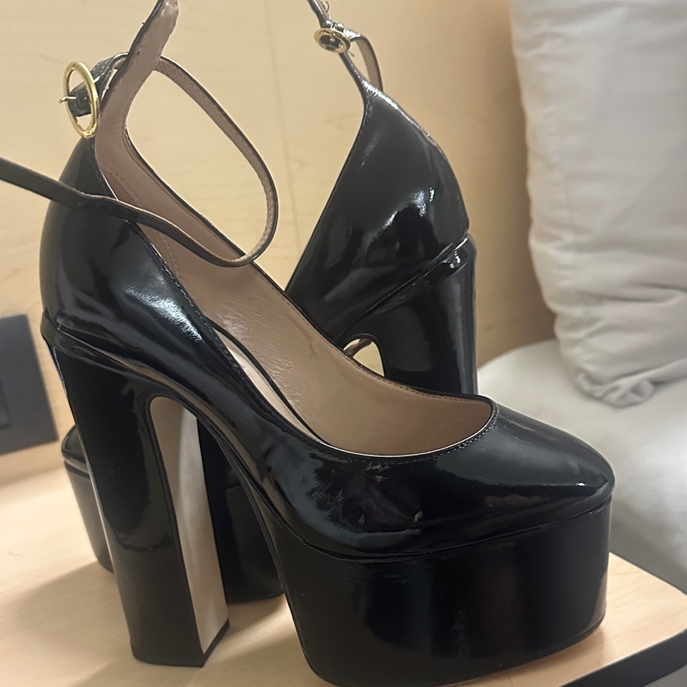 Elegant Black Patent Platform Heels